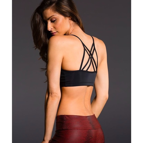 Onzie Yoga Bound Bra Top. Poppy red. 
BNWT - Picture 11 of 11